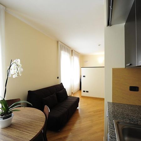 Corvetto Residence Porto Di Mare Милано Стая снимка