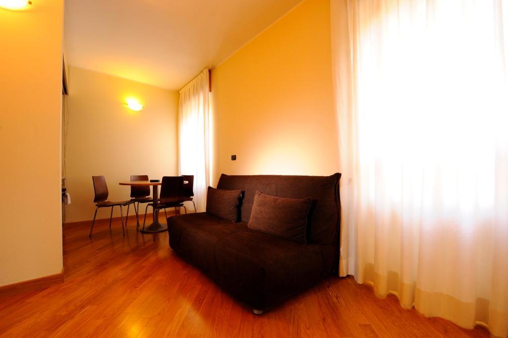 Corvetto Residence Porto Di Mare Милано Стая снимка