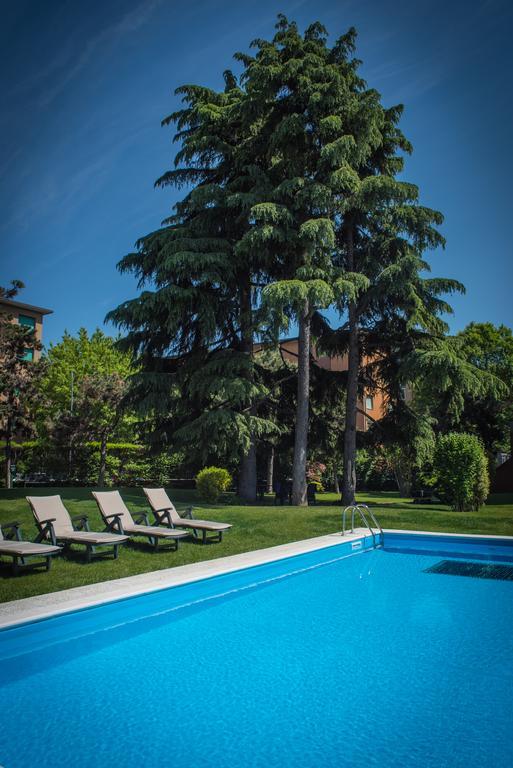 Corvetto Residence Porto Di Mare Милано Екстериор снимка