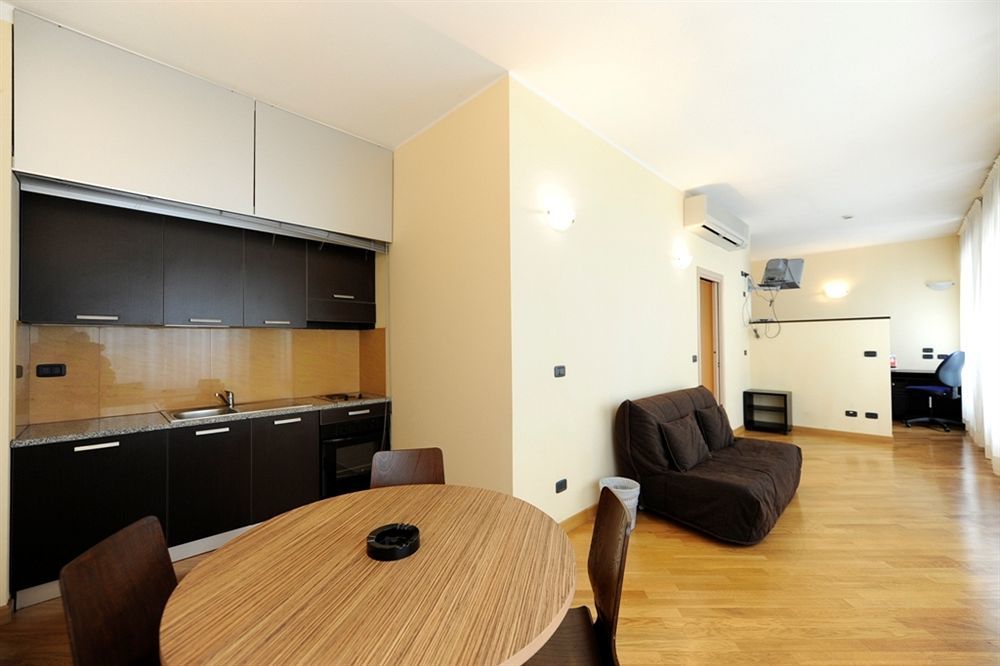 Corvetto Residence Porto Di Mare Милано Стая снимка
