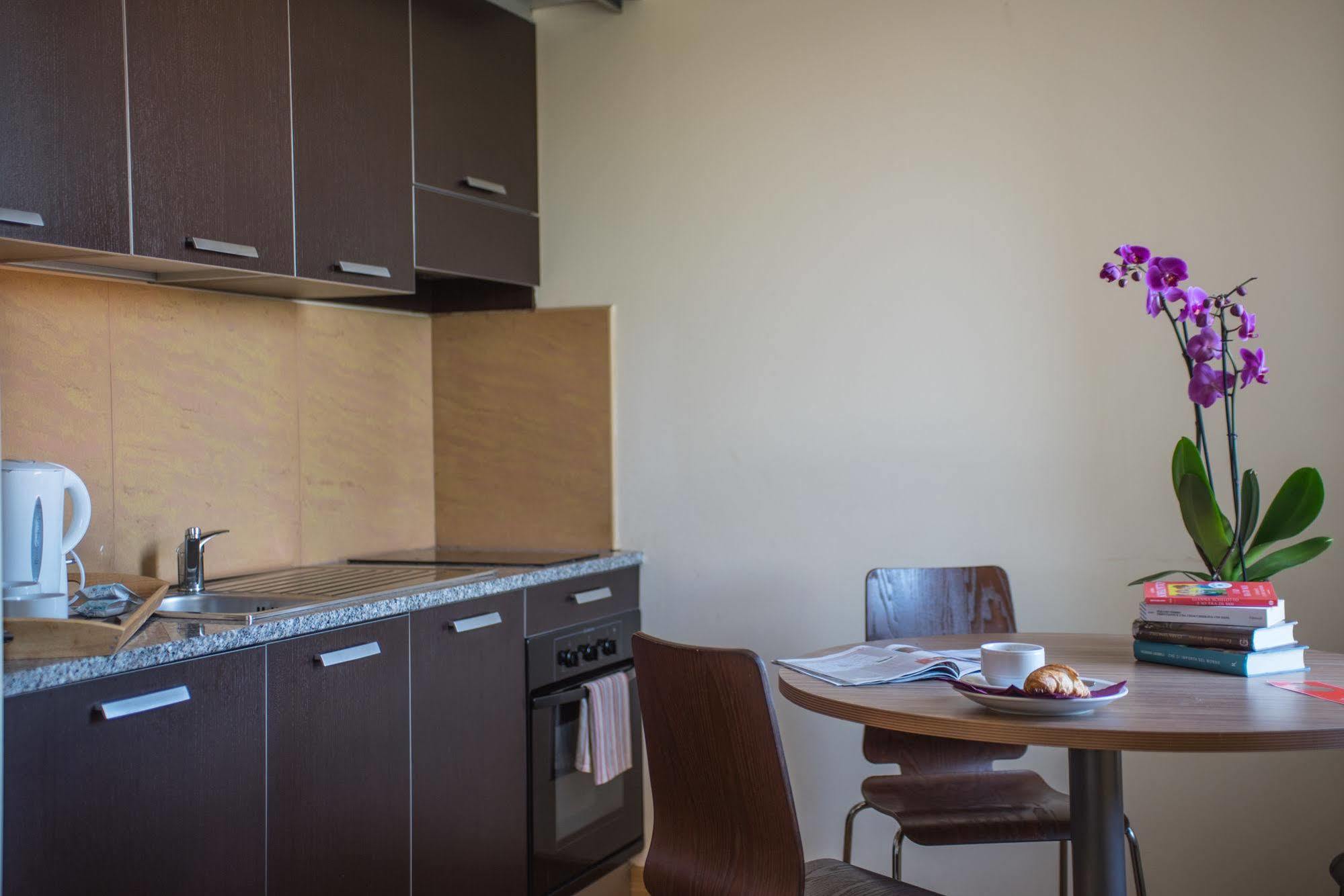 Corvetto Residence Porto Di Mare Милано Екстериор снимка