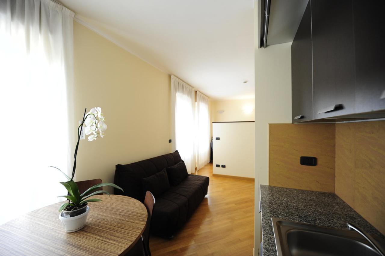 Corvetto Residence Porto Di Mare Милано Стая снимка